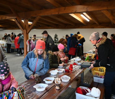 Vánoční trhy a rozsvěcení vánočního stromu